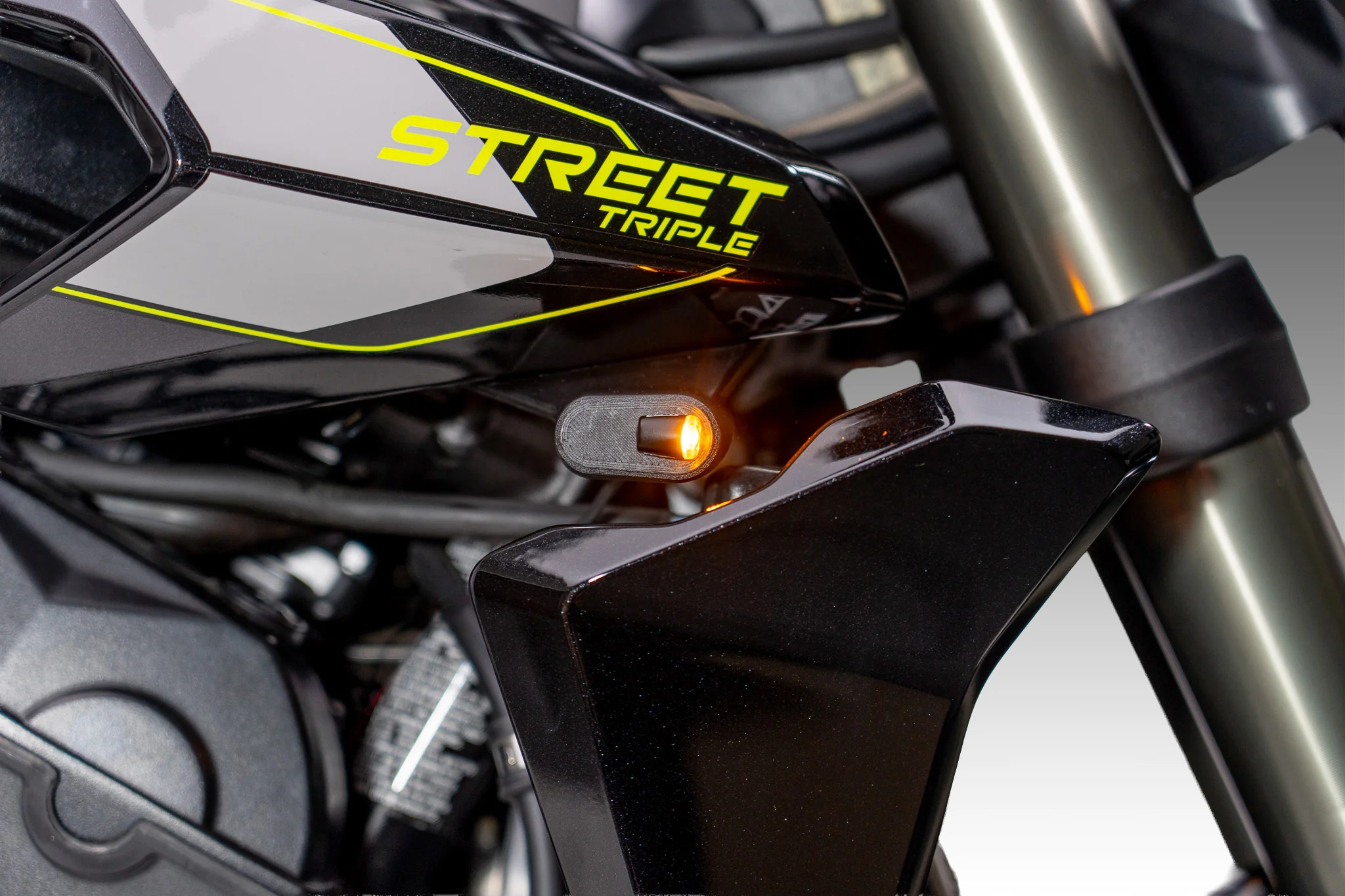 STREET TRIPLE 765 23-25 FRONT MICRO TURN SIGNAL KIT - Image 6