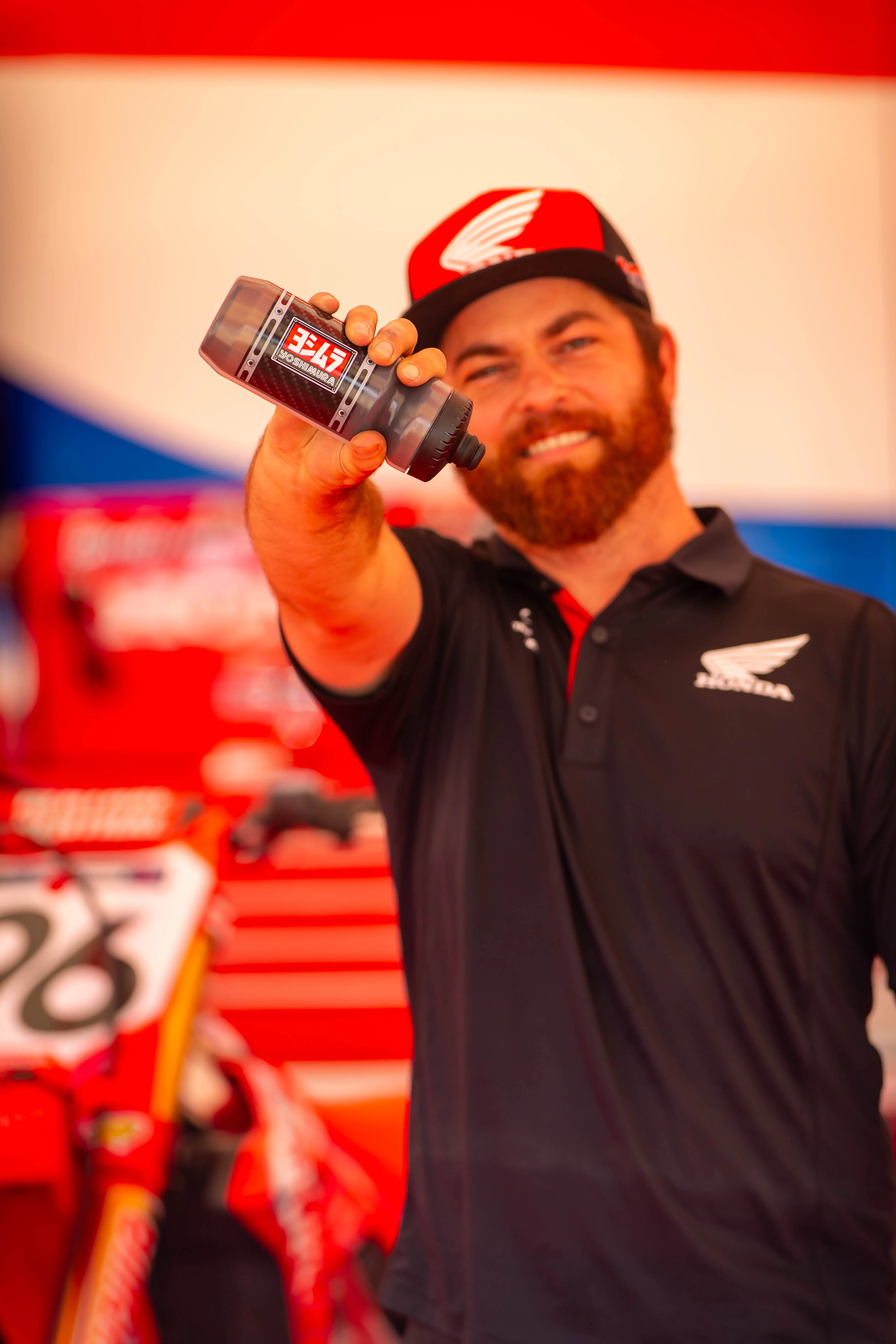 Yoshimura 22oz Carbon Muffler Bottle - Image 4