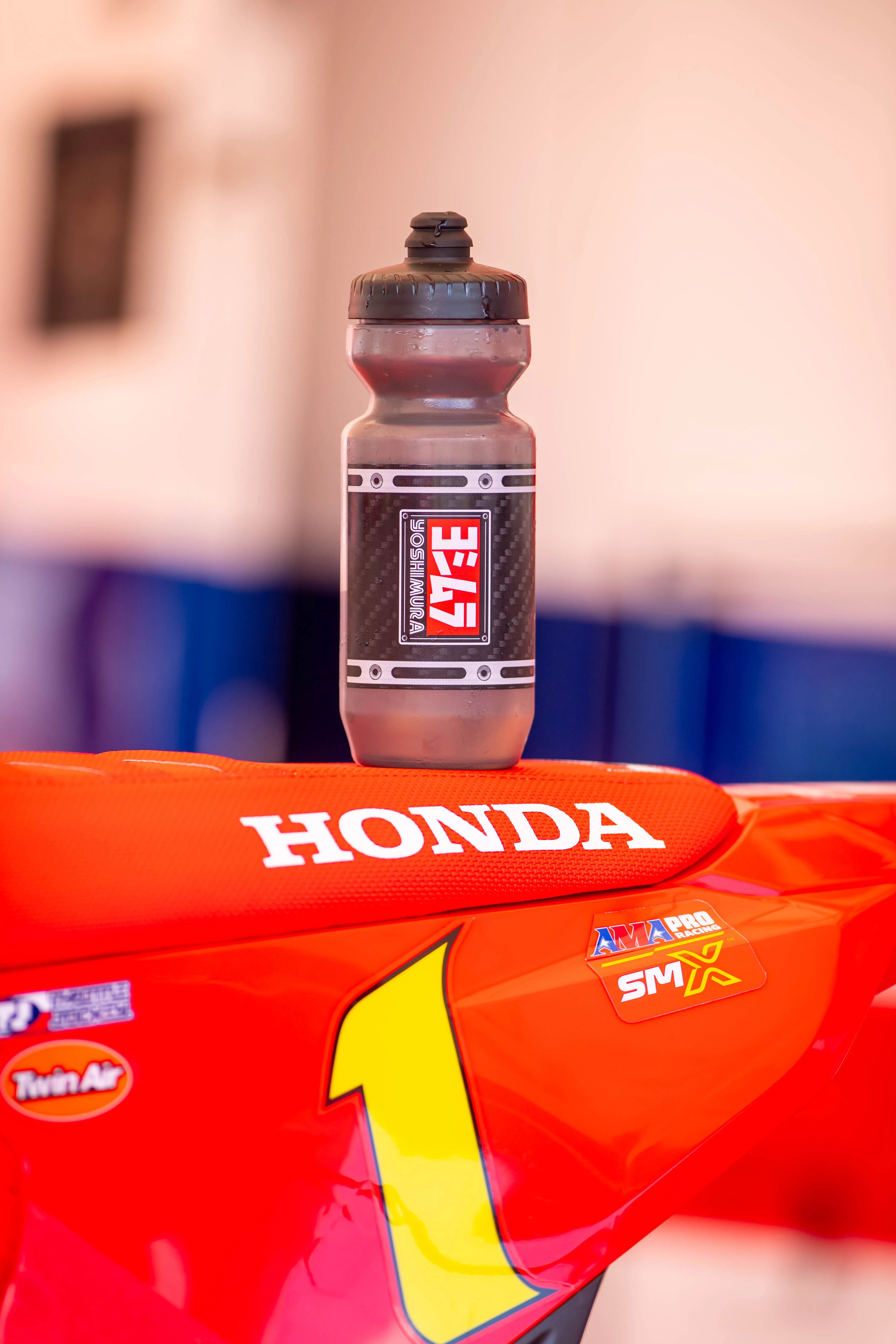 Yoshimura 22oz Carbon Muffler Bottle - Image 5